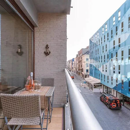 Completely Renovated Studio Located In Ostend