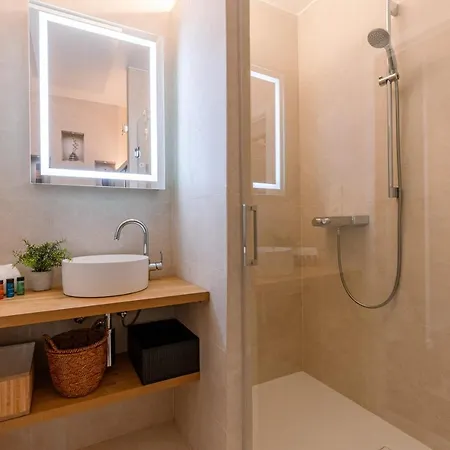 Apartment Completely Renovated Studio Located In